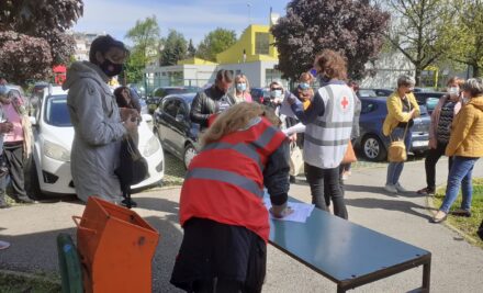 Volonteri pomažu kod cijepljenja